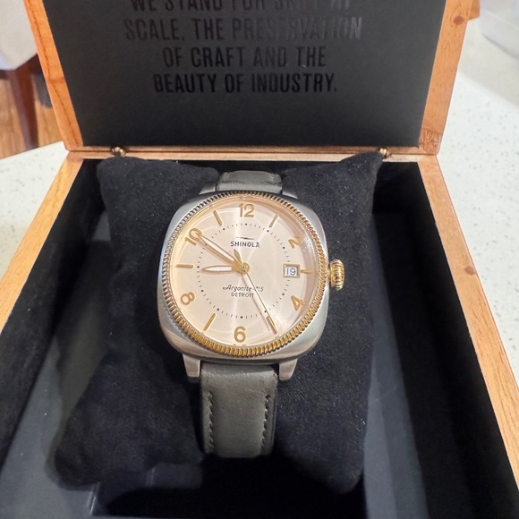 SHINOLA GOMELSKY WATCH, 36mm mixed metal with grey leather removable strap. - Picture 3 of 3